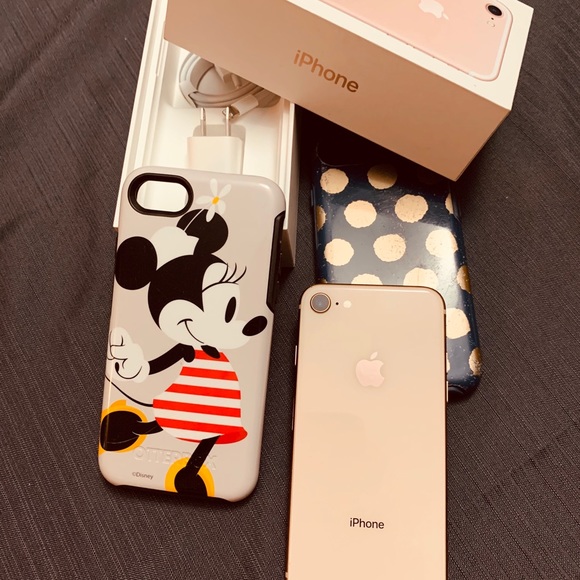 Apple 8 iPhone - Picture 1 of 3